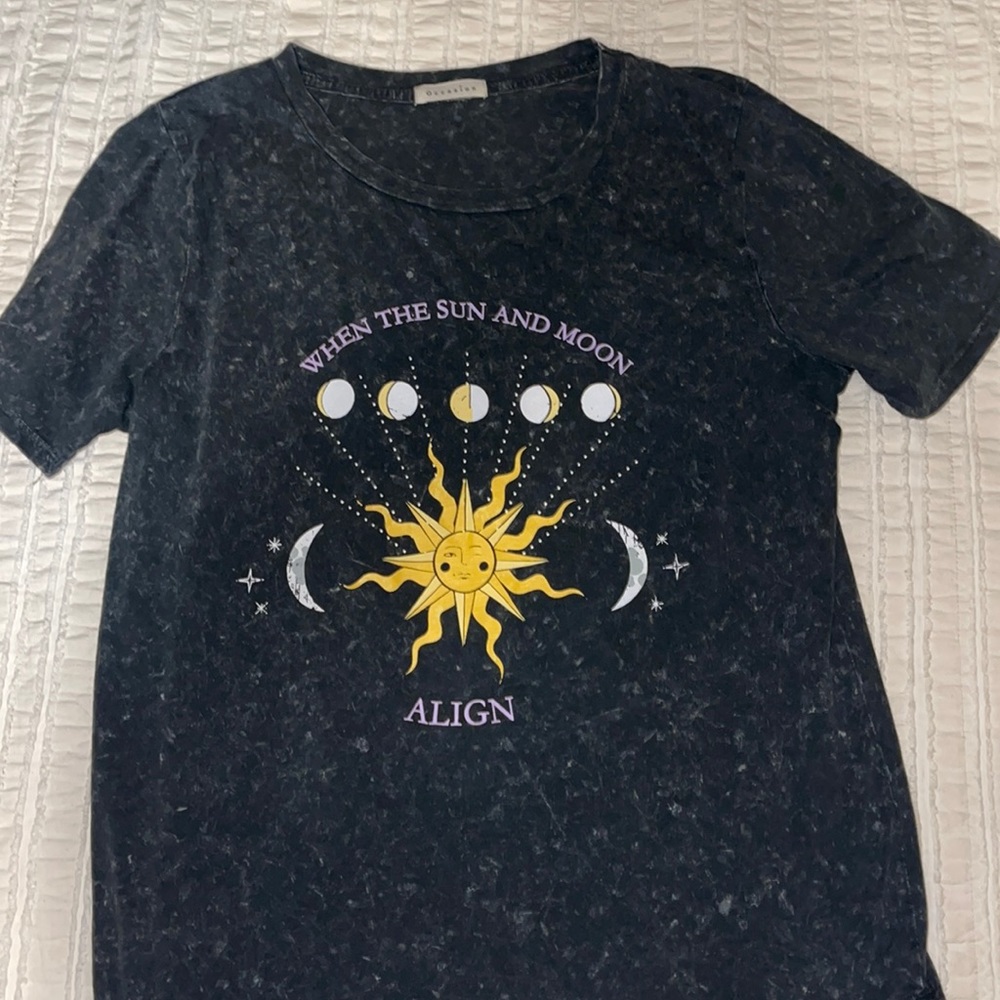 Sun and moon graphic tee